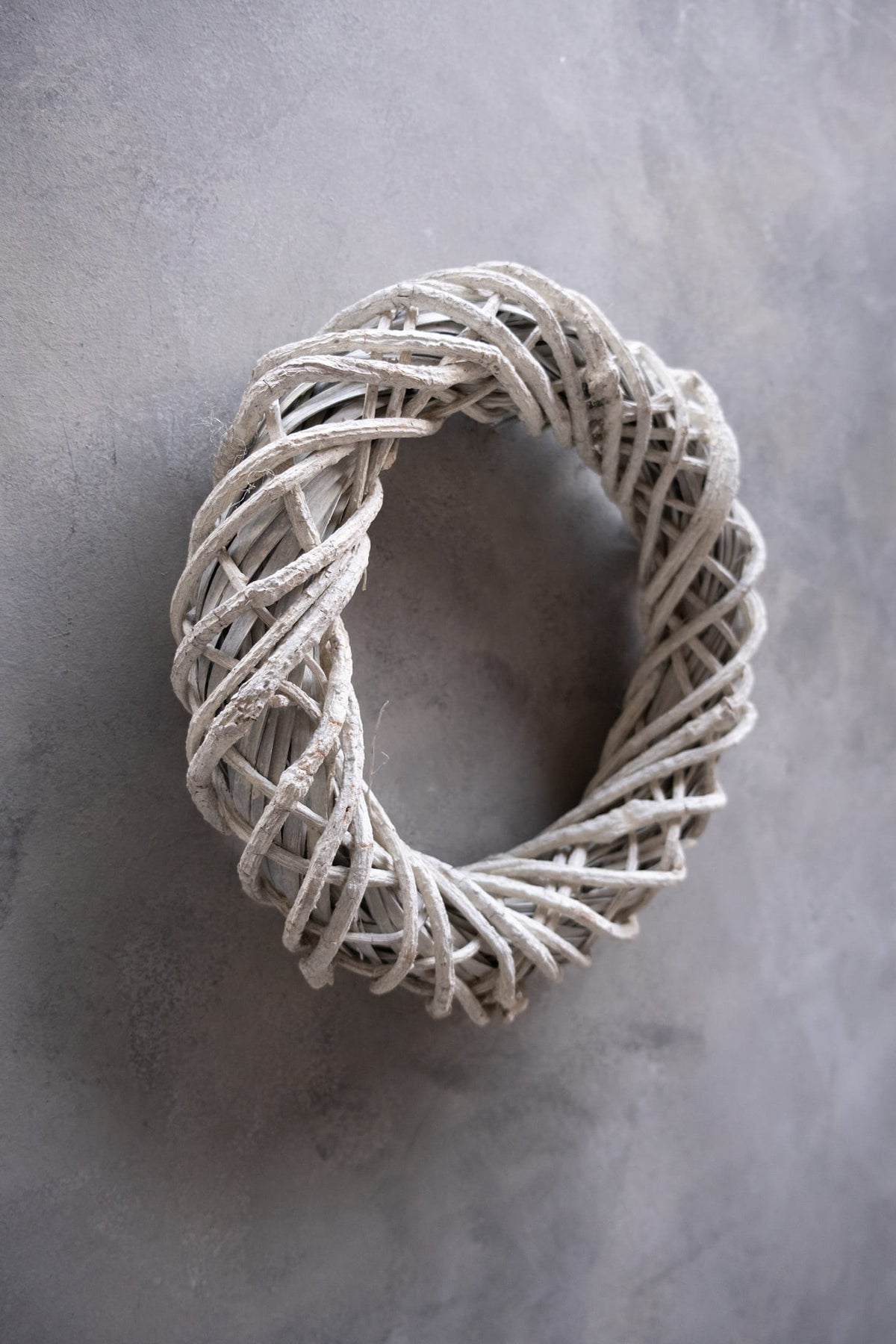 Rattan wreath · Sandstone