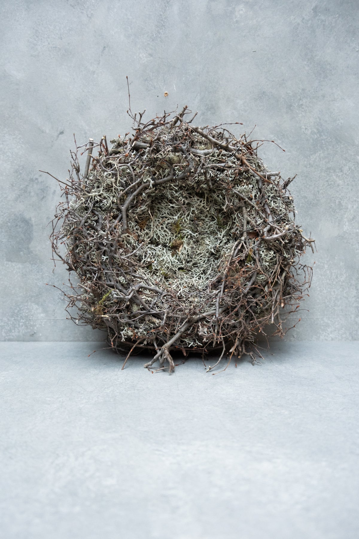 Grauer Moosnestkranz mit Bonsai · Ø 30–40 cm · Natur · 30 cm · Ansicht 1