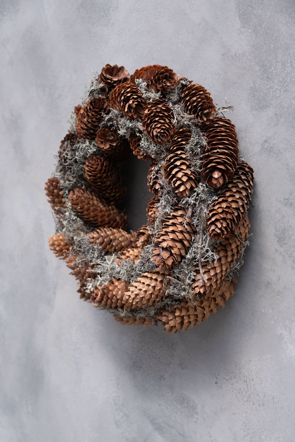 Hoher grauer Mooskranz mit Fichte · Ø 30 cm · Natur · 30 cm · Ansicht 2