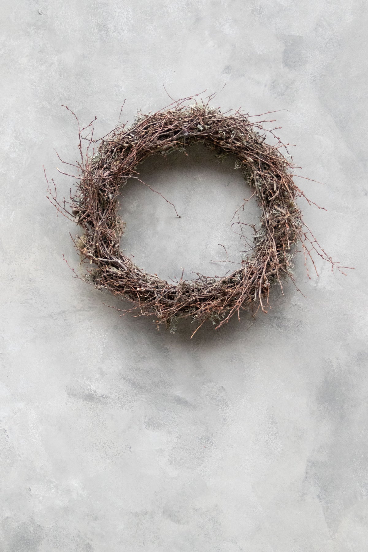Schmaler grauer Mooskranz mit wildem Bonsai · Ø 40–50 cm · Naturgrau · 40 cm · Ansicht 2