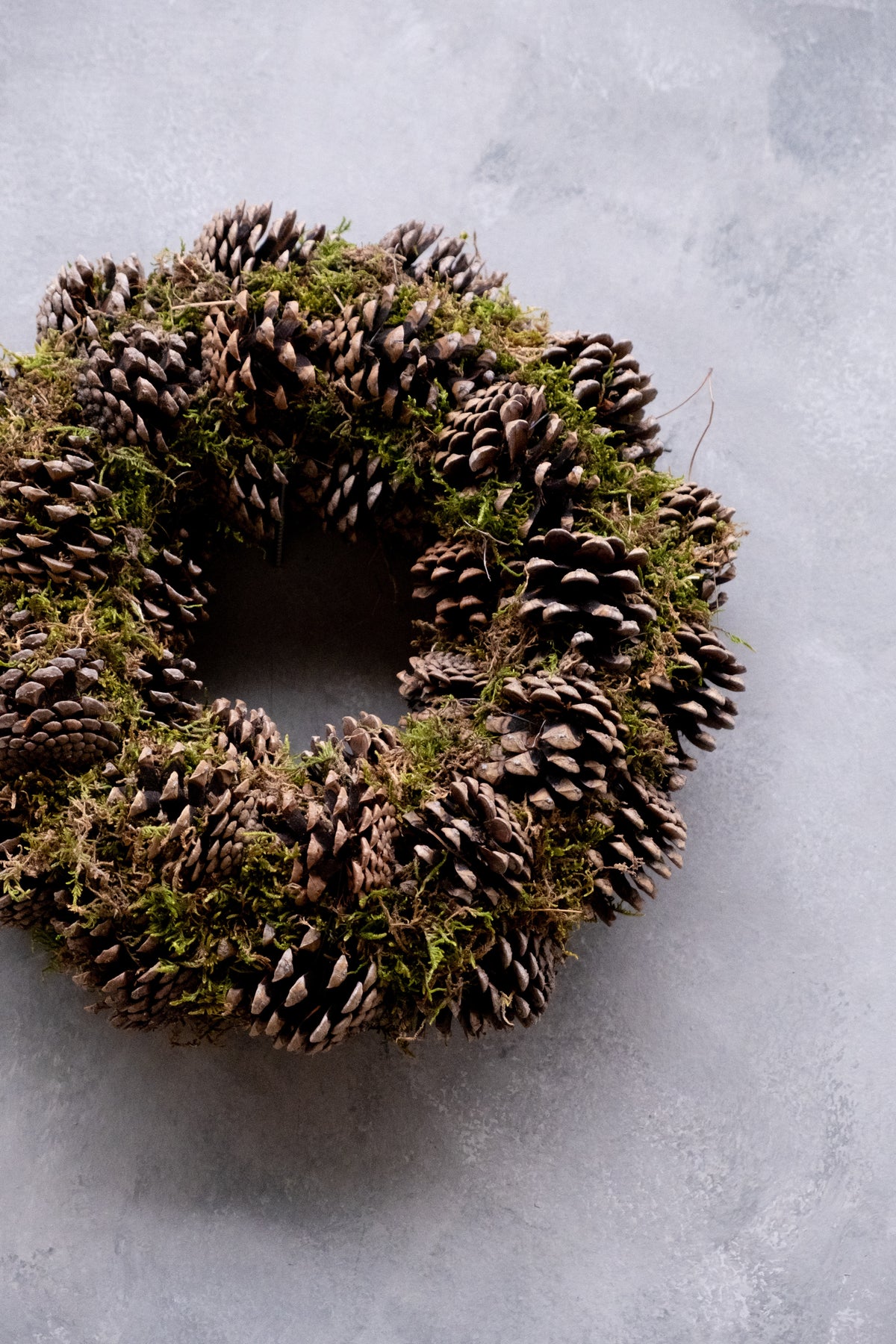 Mooskranz mit Kiefernzapfen · Ø 30–40 cm · Natur · 30 cm · Ansicht 2