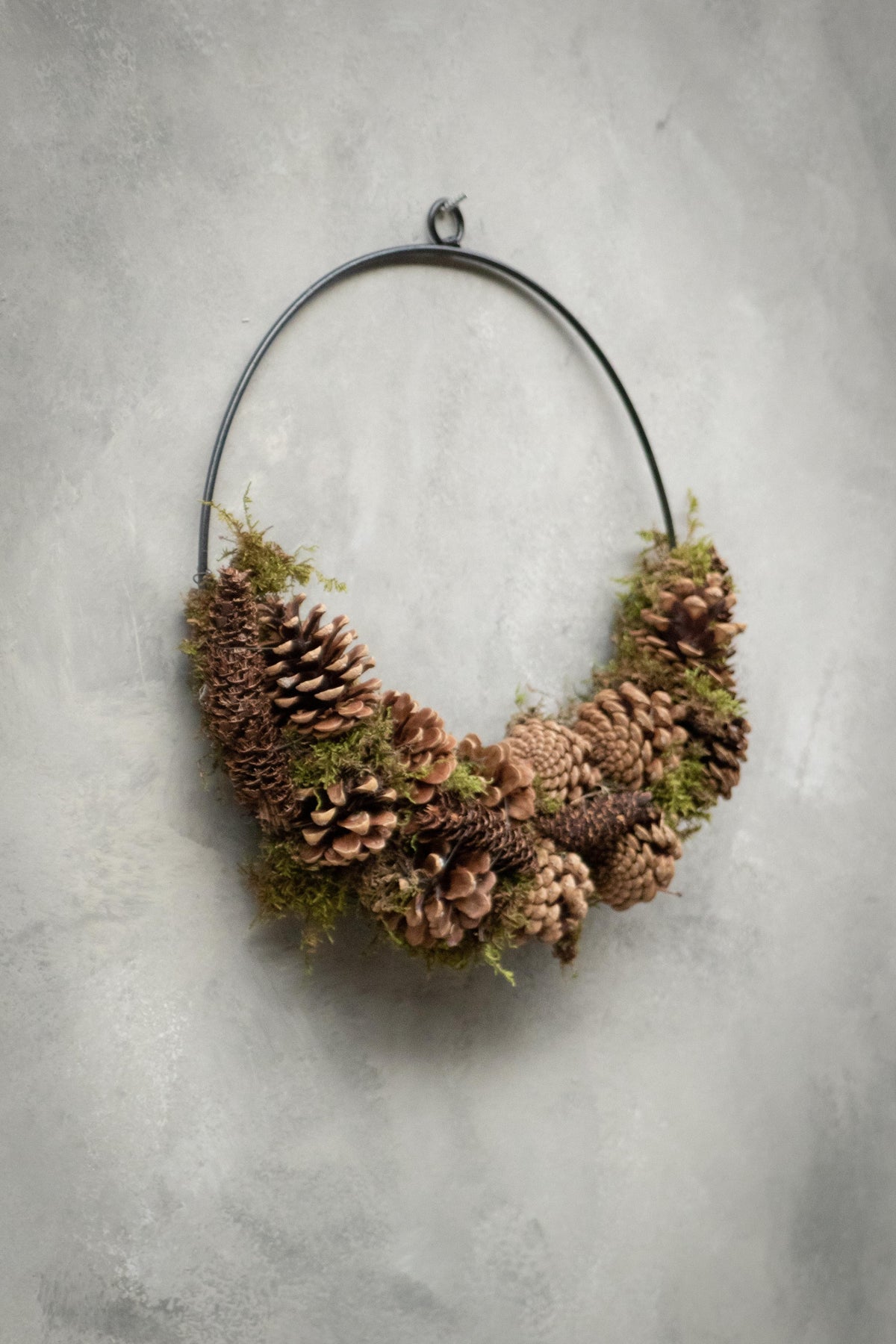 Mooskranz mit halben Kiefernzapfen · Ø 30 cm · Natur · 30 cm · Ansicht 3