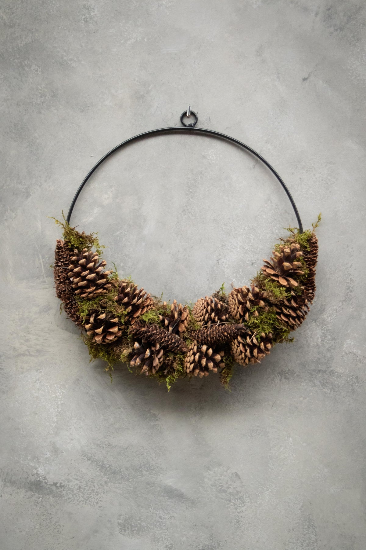Mooskranz mit halben Kiefernzapfen · Ø 30 cm · Natur · 30 cm · Ansicht 1