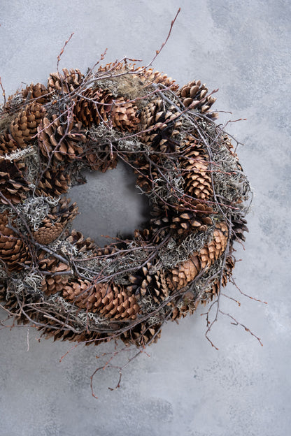 Grauer Mooskranz mit Kiefer und Zweigen · Ø 30 cm · Natur · 30 cm · Ansicht 2