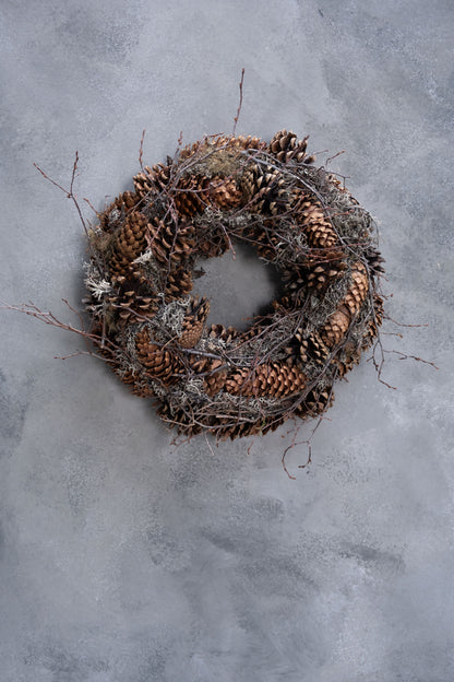 Grauer Mooskranz mit Kiefer und Zweigen · Ø 30 cm · Natur · 30 cm · Ansicht 1