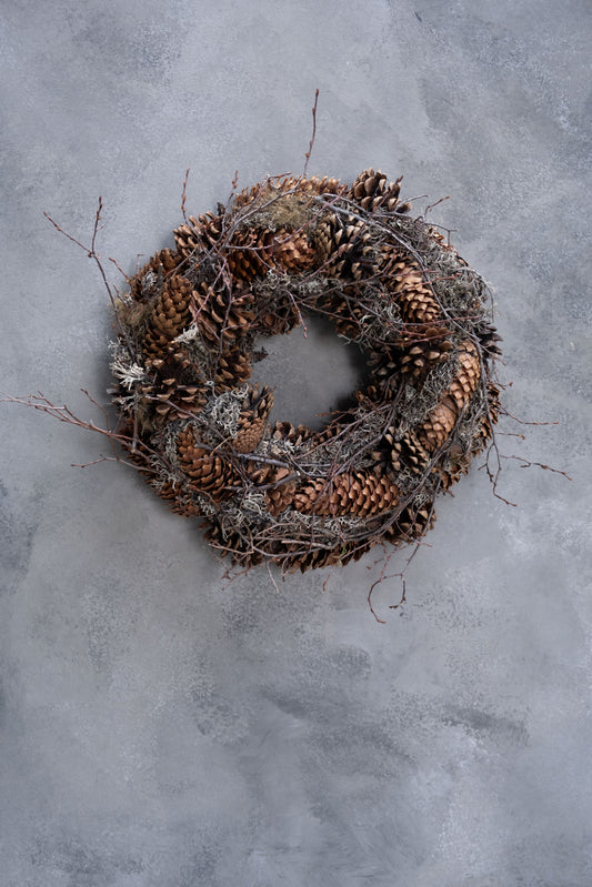 Grauer Mooskranz mit Kiefer und Zweigen · Ø 30 cm · Natur · 30 cm · Ansicht 1