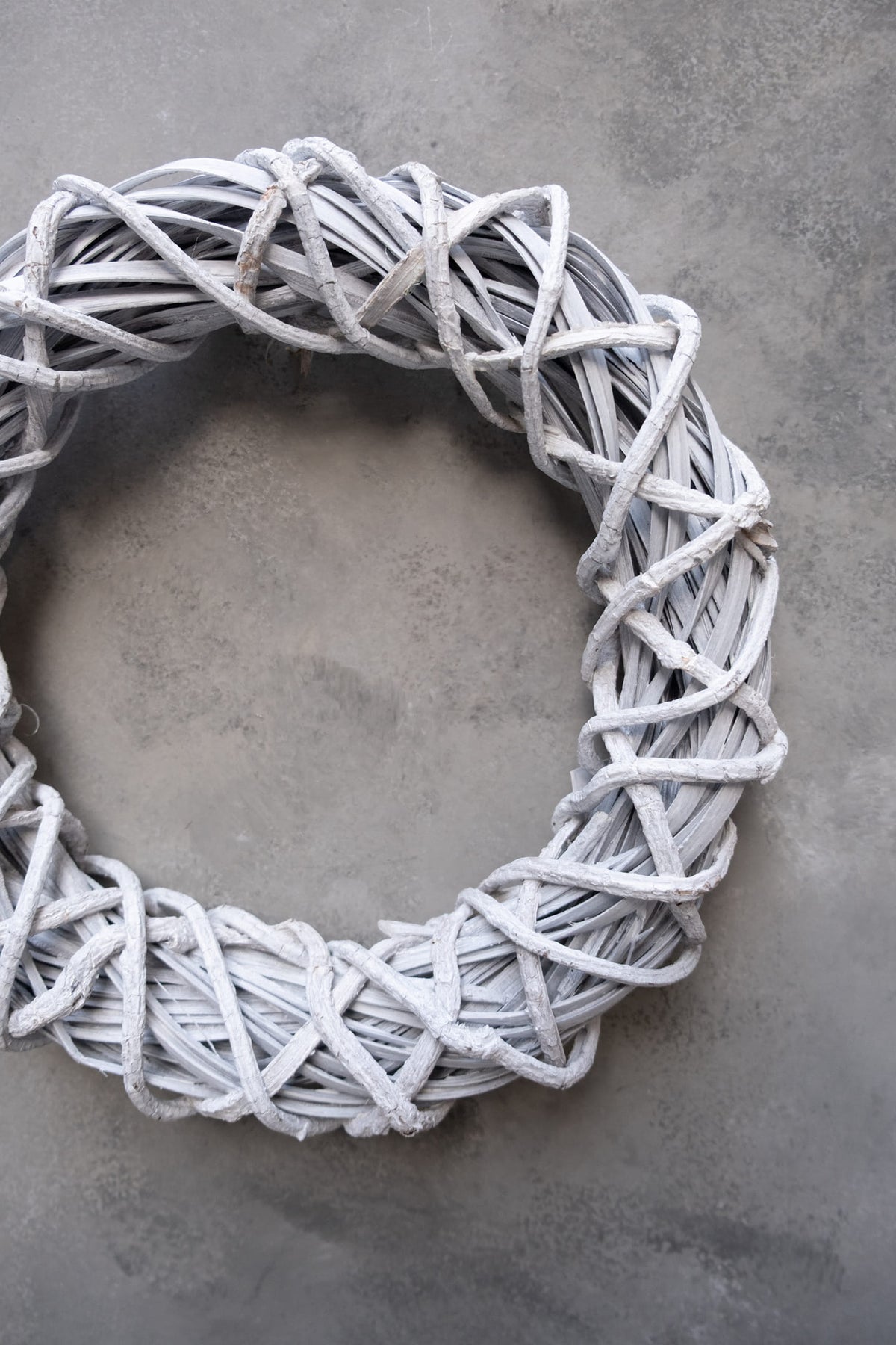 Rattan wreath · White