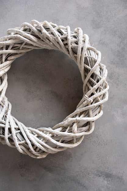 Rattan wreath · Sandstone
