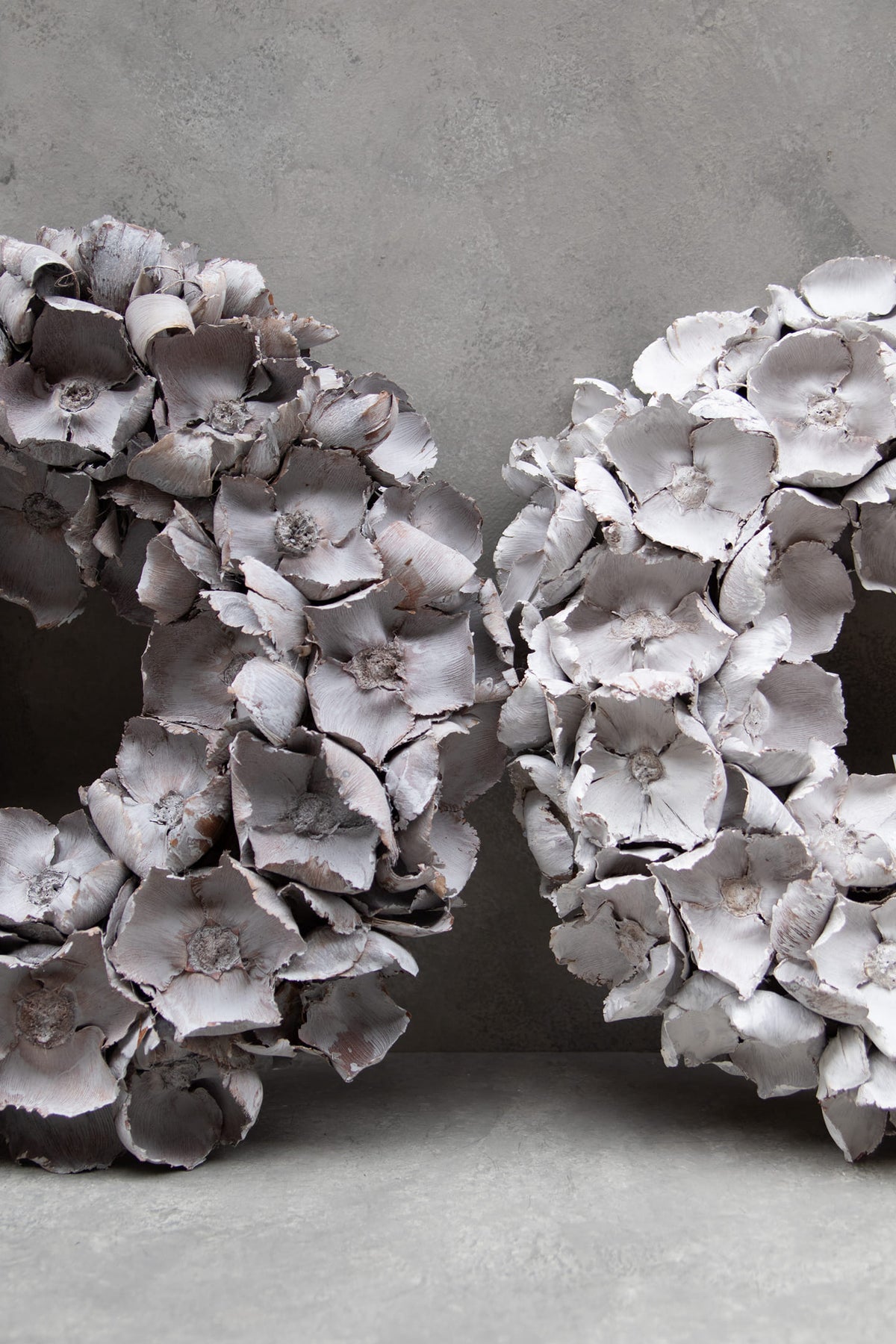 Palm cup wreath · Grey mist