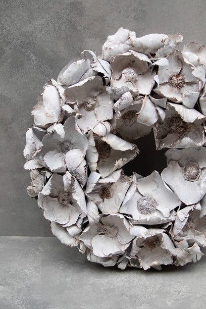 Palm cup wreath · White