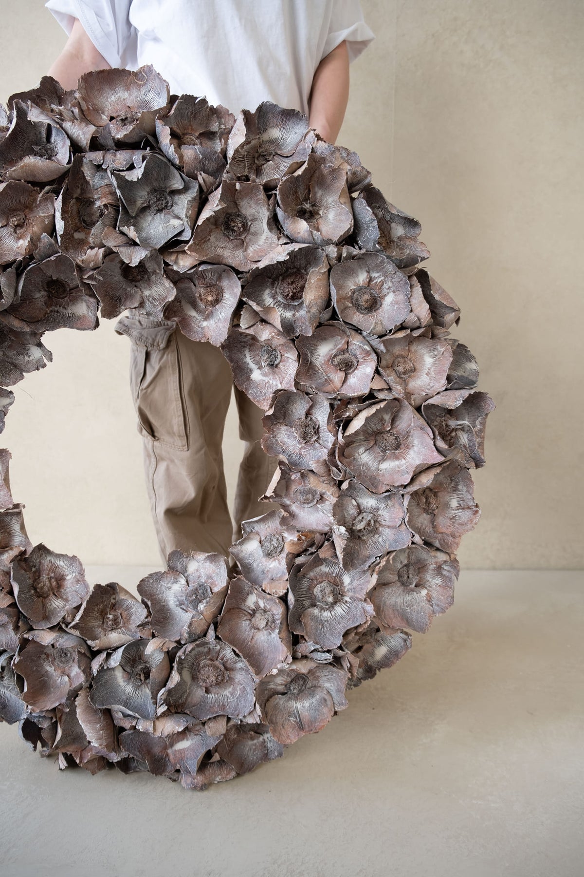 Palm cup wreath · White-wash