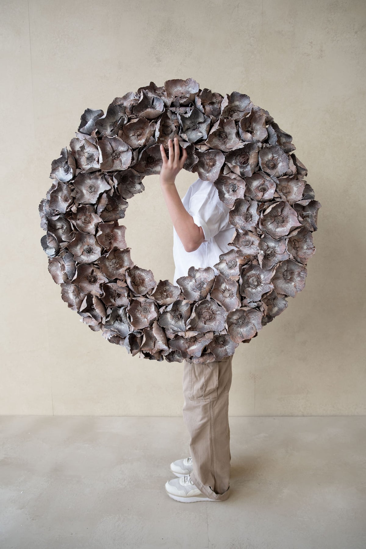 Palm cup wreath · White-wash