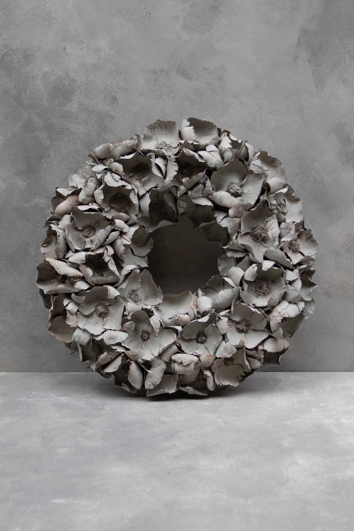 Palm cup wreath · Grey-wash