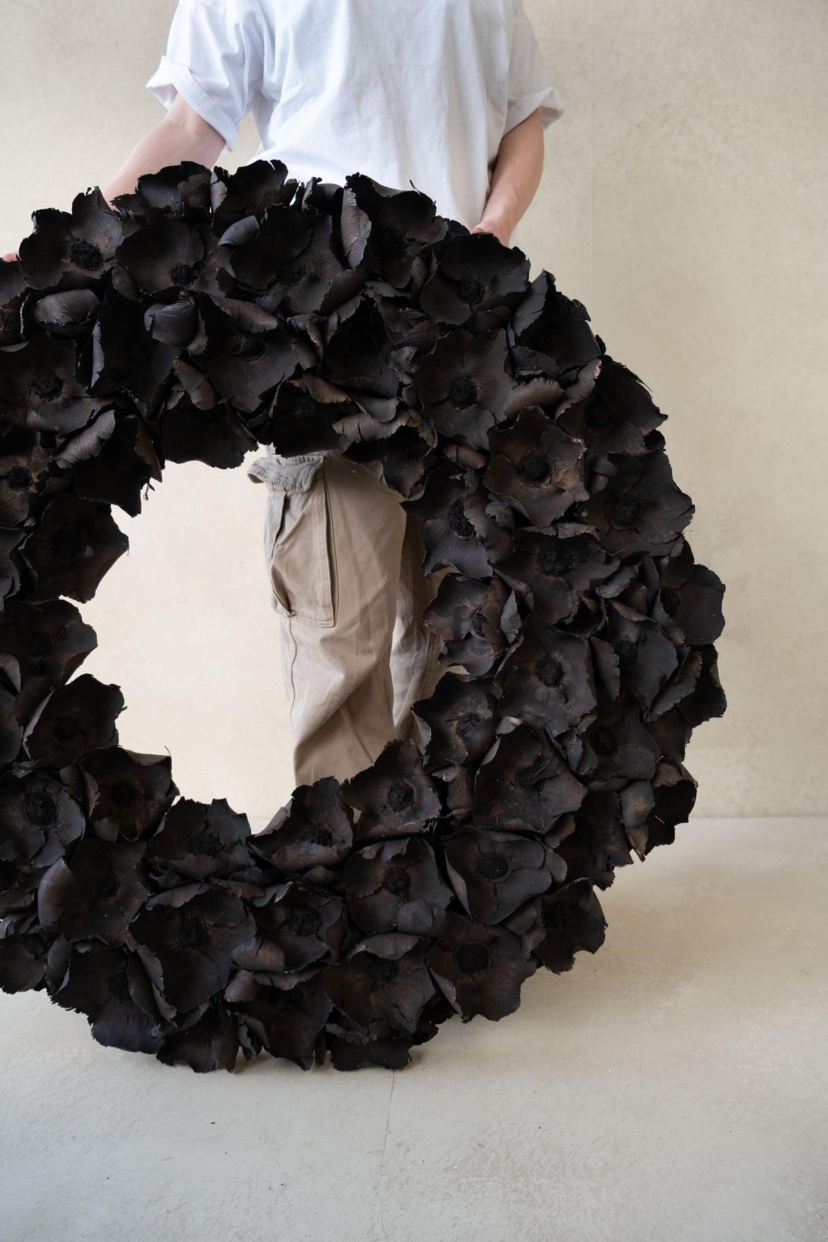 Palm cup wreath · Black