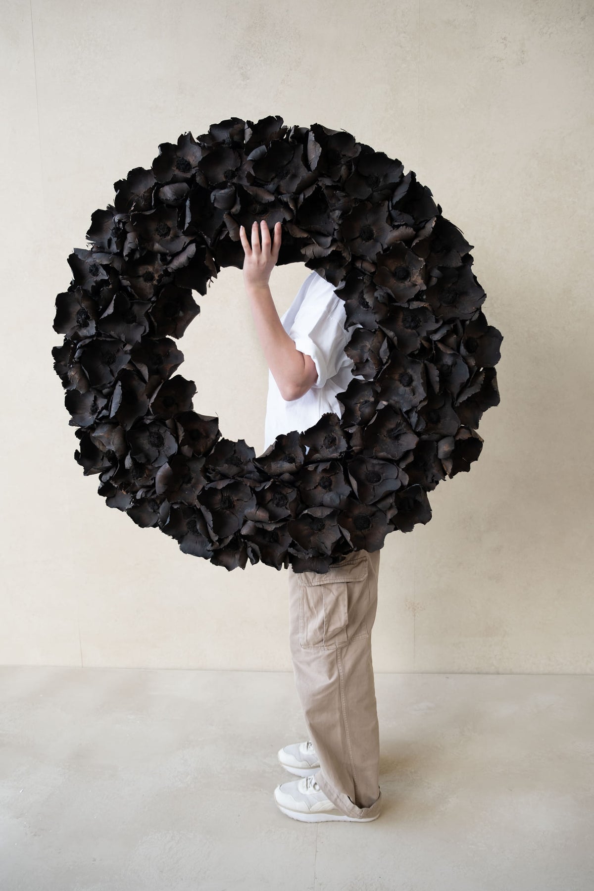 Palm cup wreath · Black