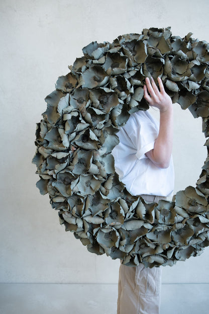 Palm cup wreath · Old green-wash