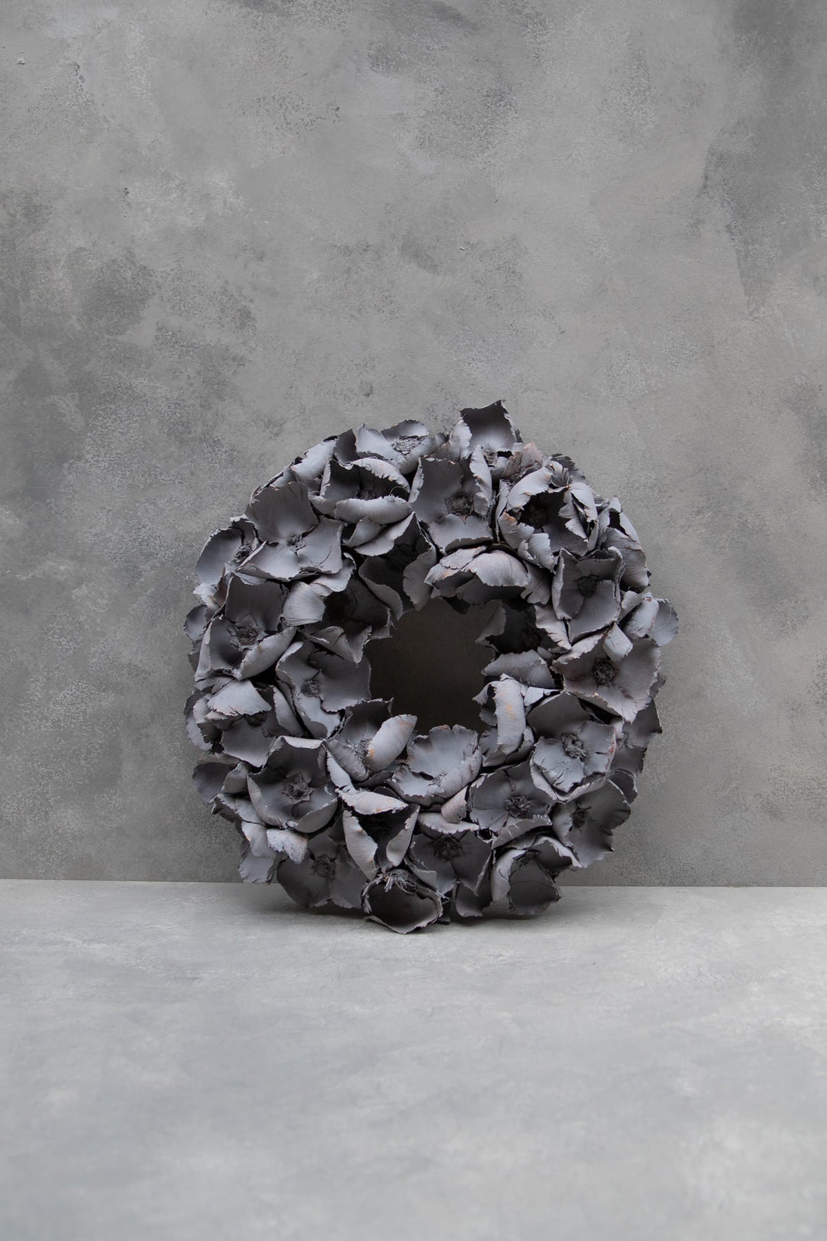 Palm cup wreath · Grey smoke
