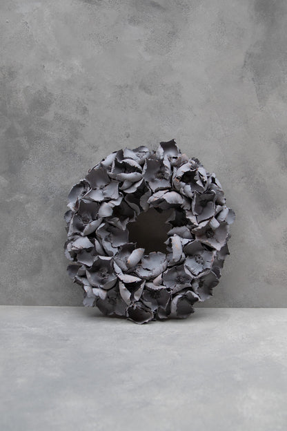 Palm cup wreath · Grey smoke