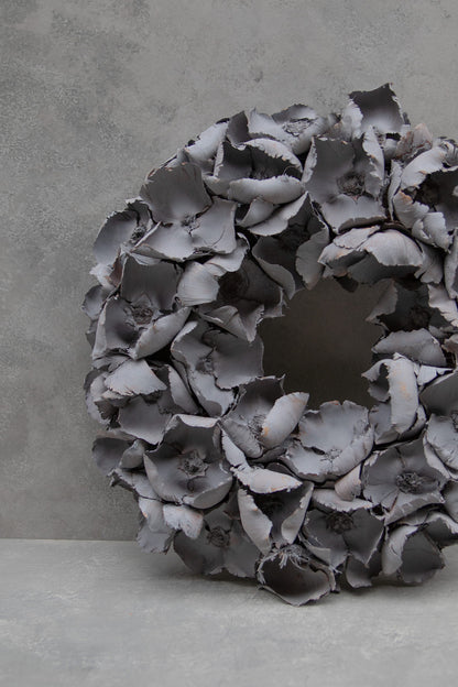 Palm cup wreath · Grey smoke