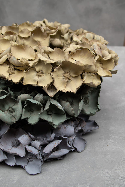 Palm cup wreath · Grey smoke