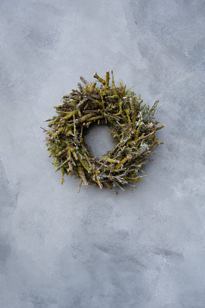 Moss wreath + yellow twigs · Natural