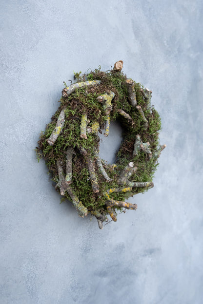 Moss wreath + moss twigs · Natural