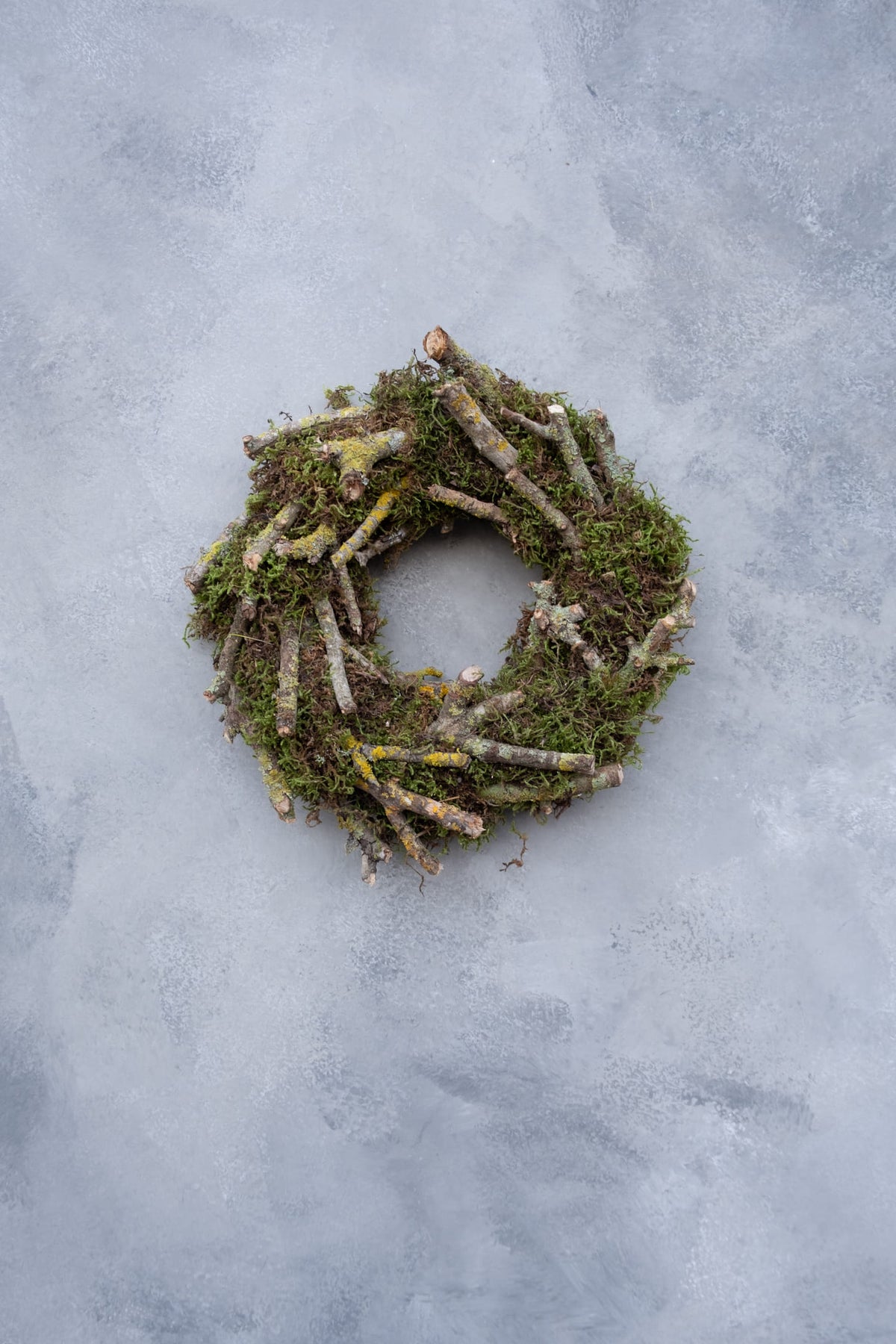 Moss wreath + moss twigs · Natural