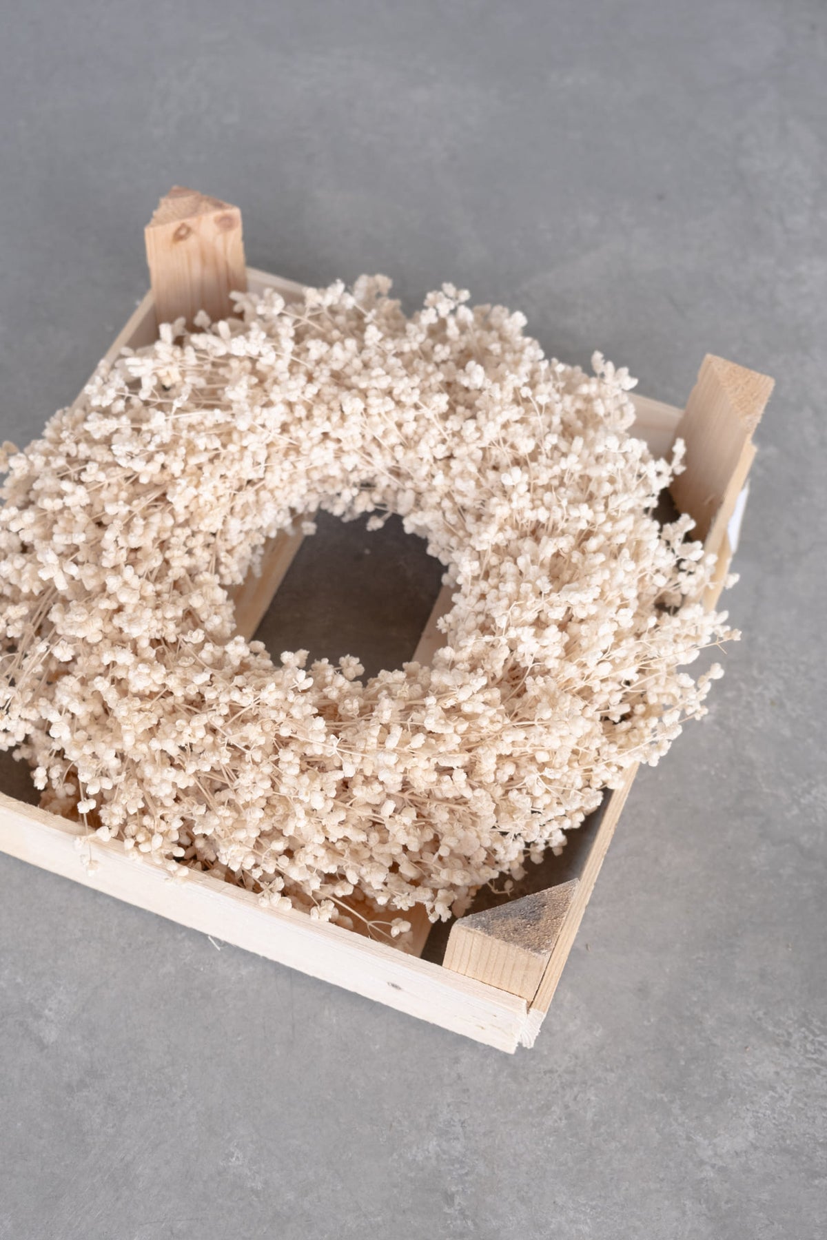 Oregano wreath · Cream