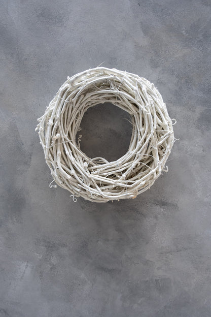 Grapevine wreath · Sandstone