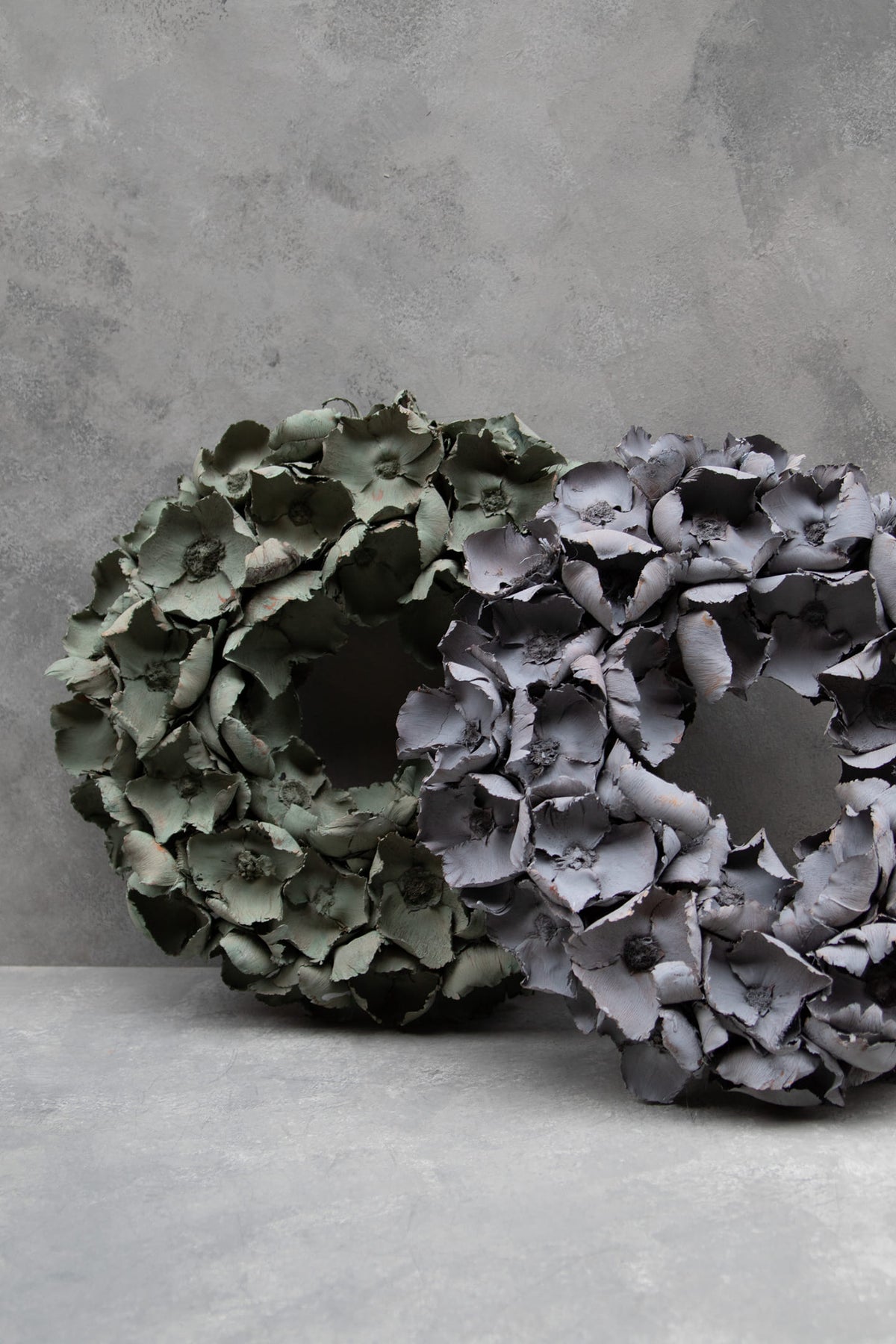 Palm cup wreath · Grey smoke