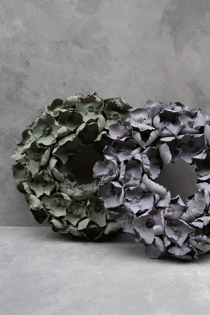 Palm cup wreath · Grey smoke