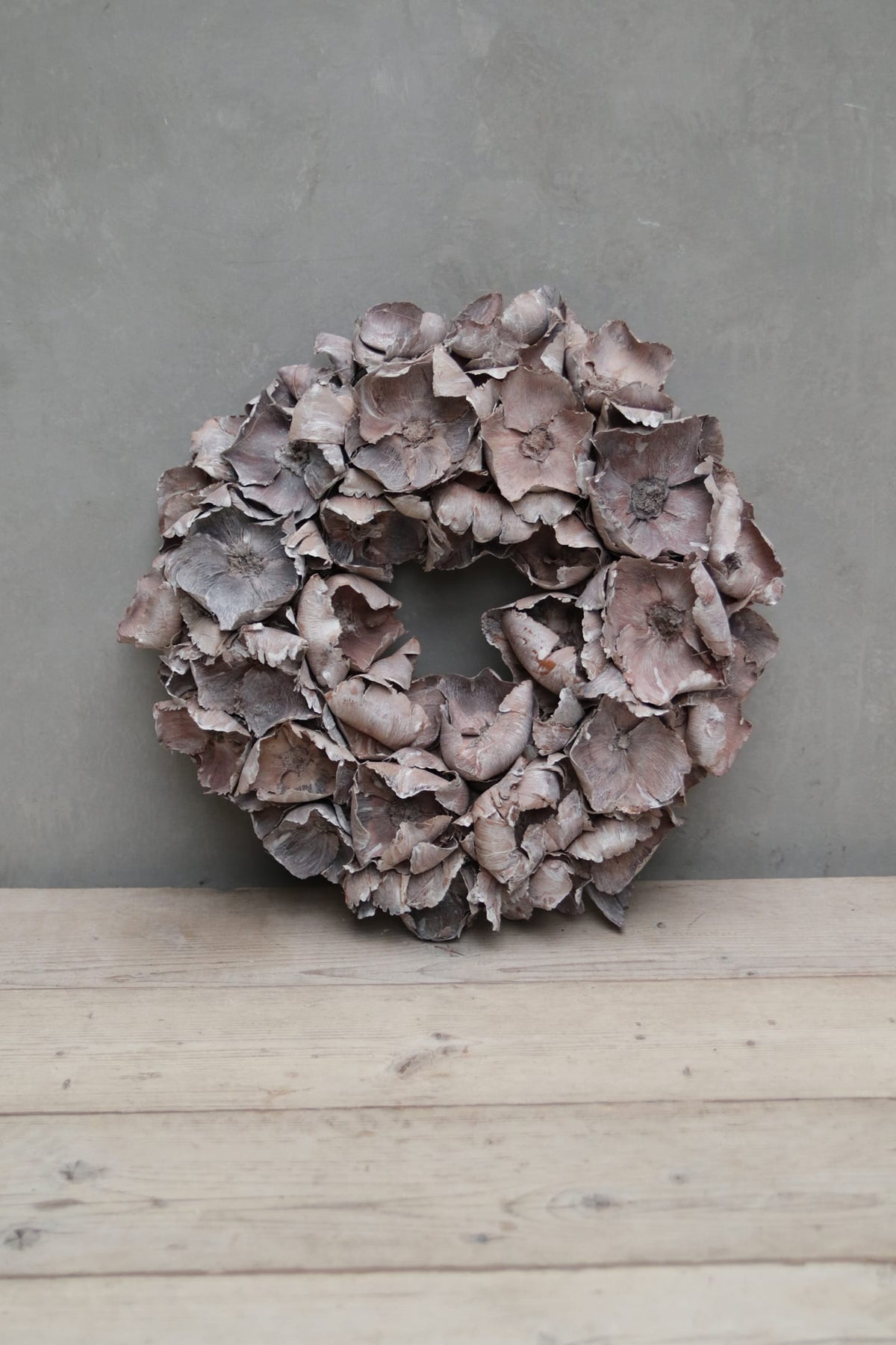 Palm cup wreath · White-wash