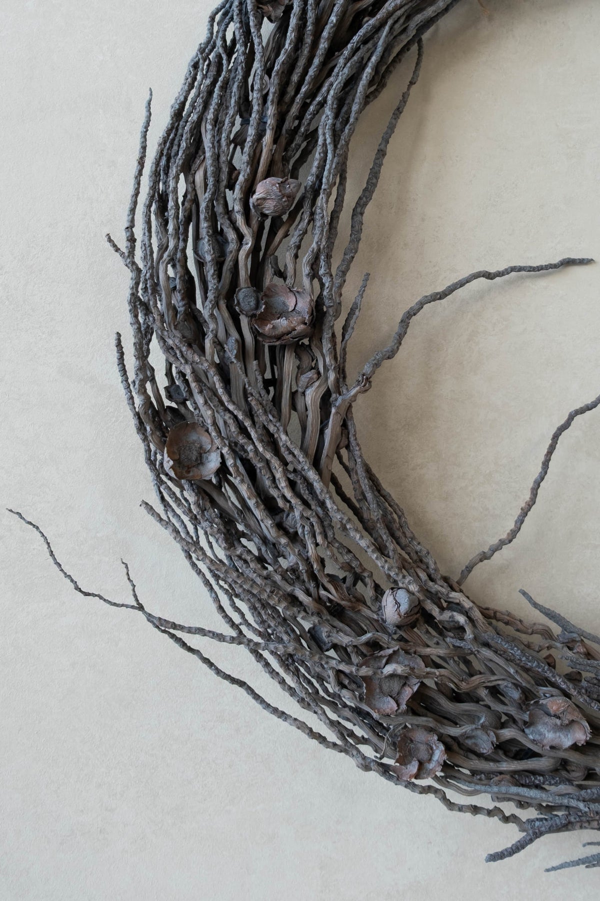 Coco branch wreath · Grey smoke