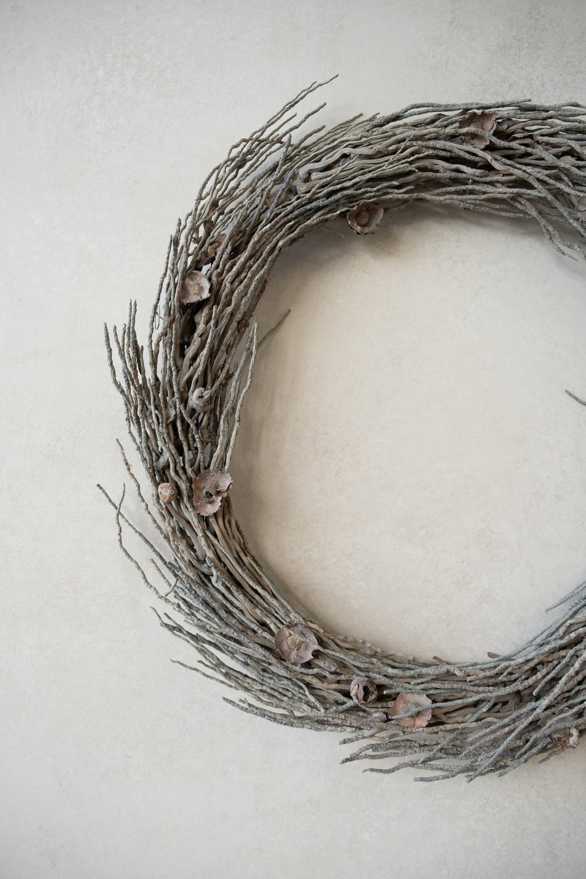 Coco branch wreath · Pebble green