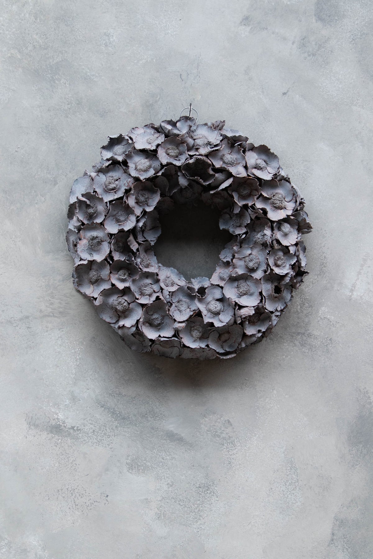 Coco flower wreath · Grey smoke
