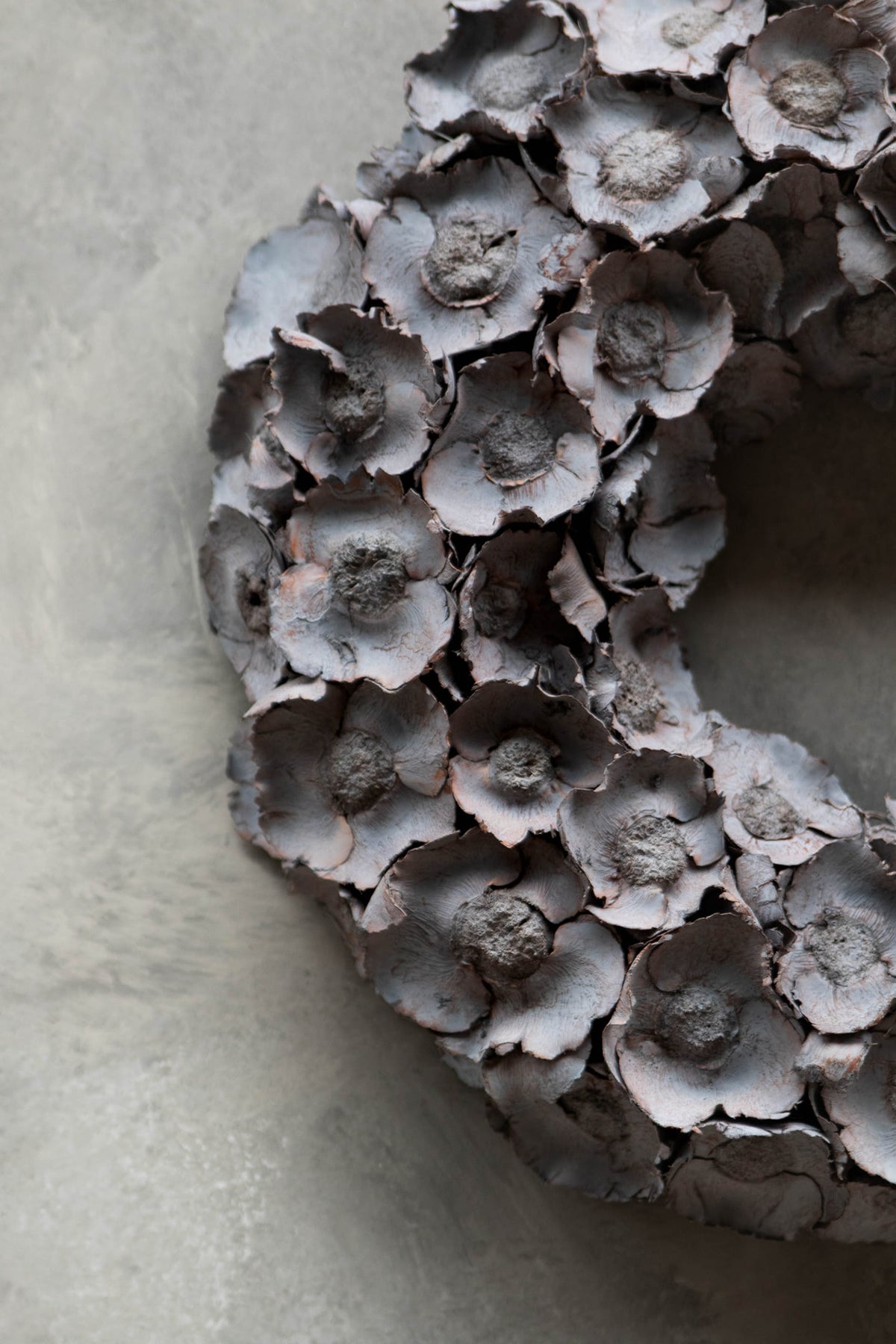 Coco flower wreath · Grey smoke