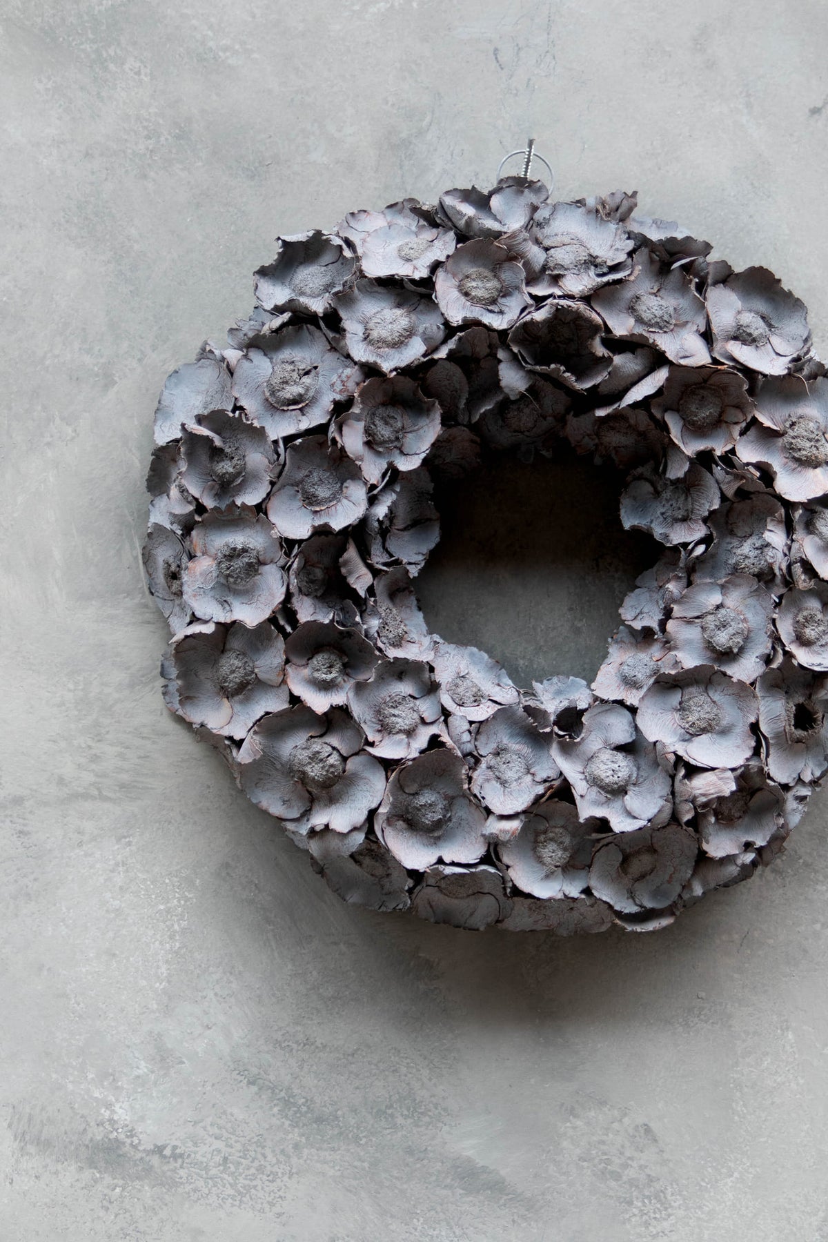 Coco flower wreath · Grey smoke