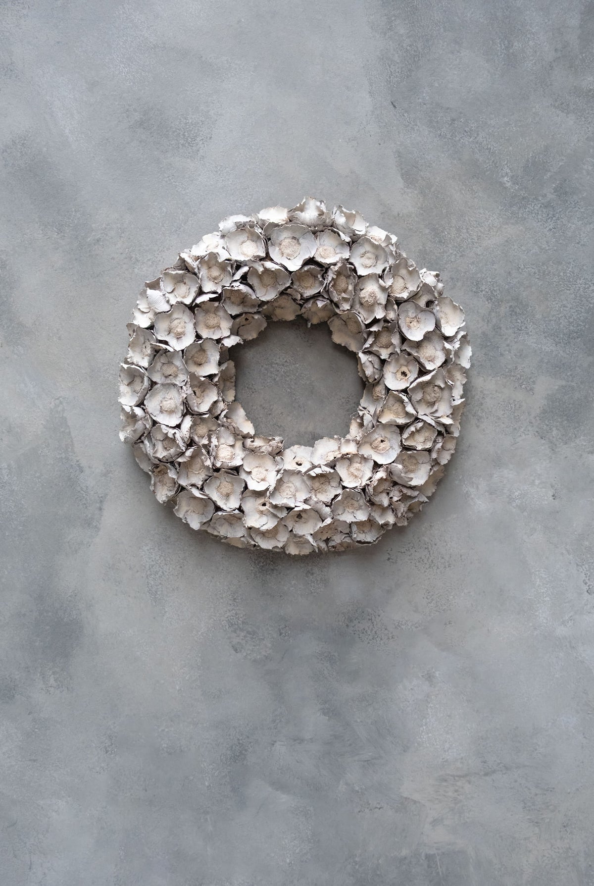 Coco flower wreath · Sandstone