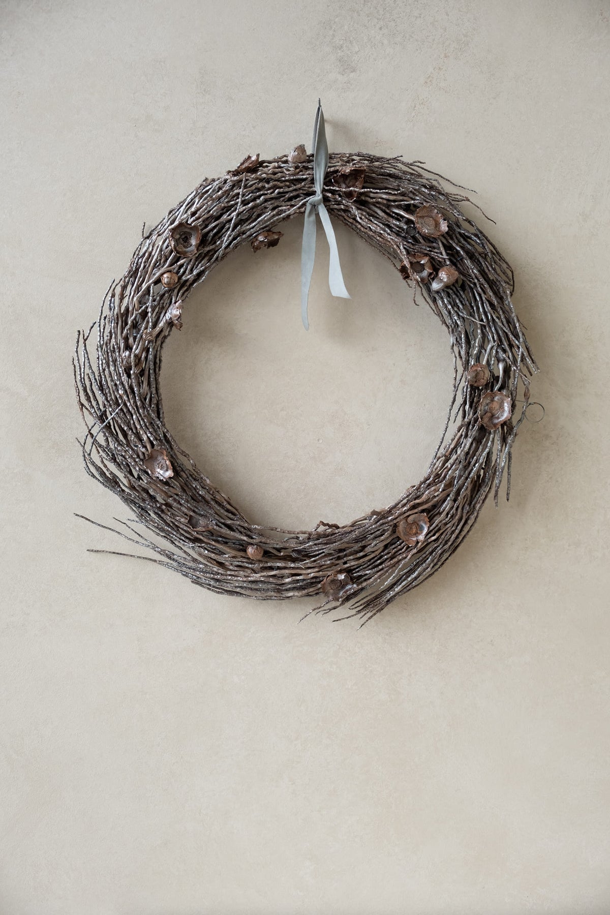 Coco branch wreath · Platinum-wash